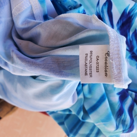 Creation Embellished Floral Design Vneck Short Sleeve Sz. XXL Top - Picture 6 of 10